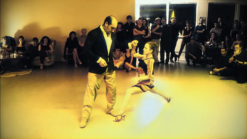 Video thumbnail for Tango: Flávia Morari y Santiago Castro, 7/11/2015, Milonga Tango Factory 2/3