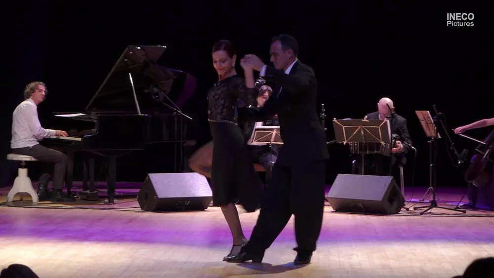 Video thumbnail for Russian Tango Congress 2016, концерт в ЦДКЖ 06 10 2016  Esteban Moreno & Claudia Codega