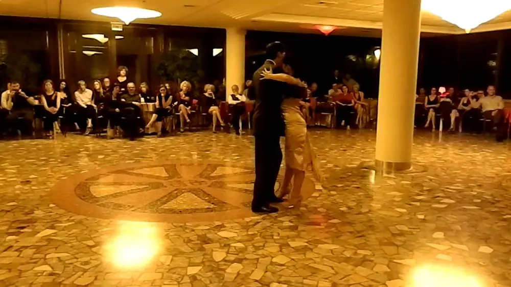 Video thumbnail for L'abbraccio del tango di Florencia Labiano y Hernan Rodriguez