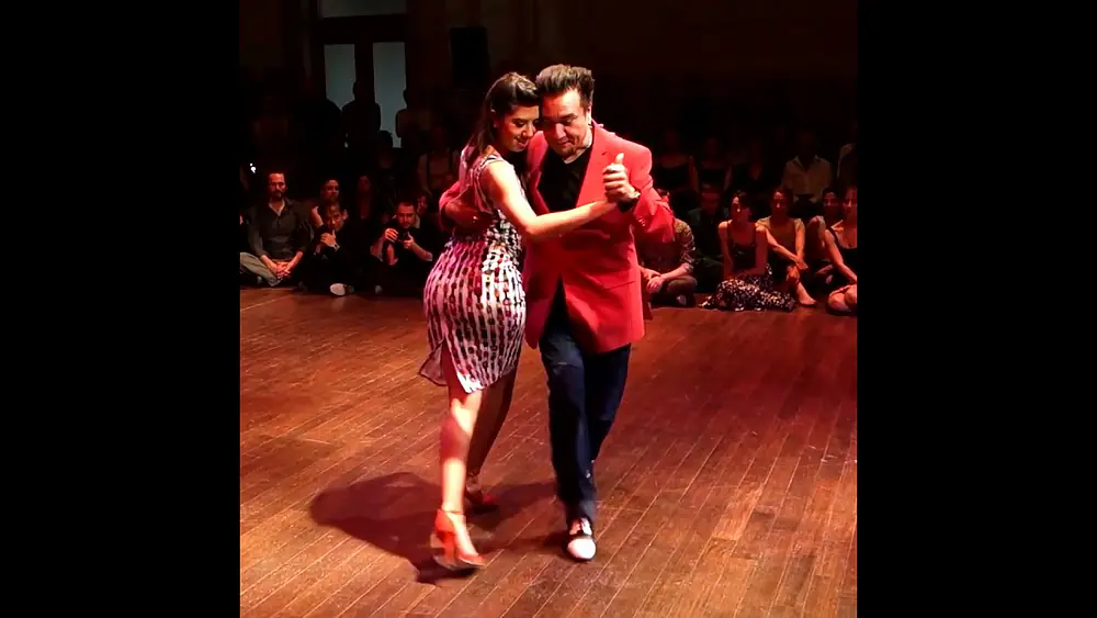 Video thumbnail for Roxana Suarez & Chicho Frúmboli - Una noche de garufa #TangoMoment