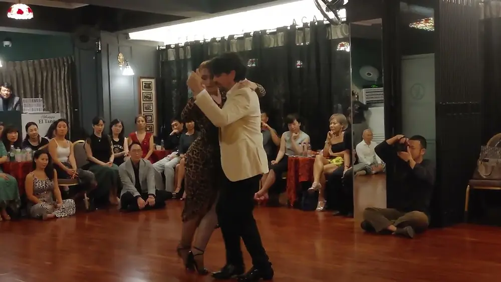 Video thumbnail for [Carlos Di Sarli - Champagne Tango] Ariadna Naveira & Fernando Sanchez