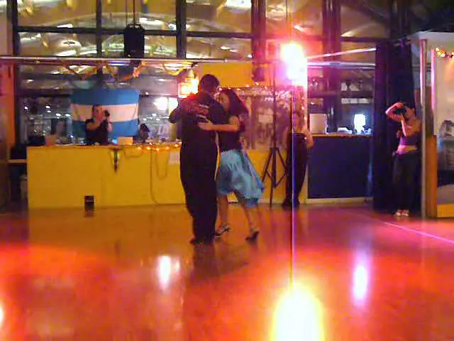 Video thumbnail for Helga CORPORA y Andrea DE DOMINICIS - Milonga Tango Rodolfo - 22 aprile 2012.avi