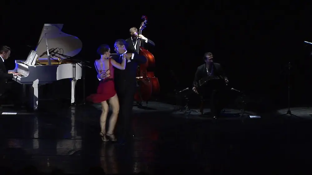 Video thumbnail for Alan Tsagolov & Daria Tsagolova feat Solo Tango Orquesta "Buscandote"