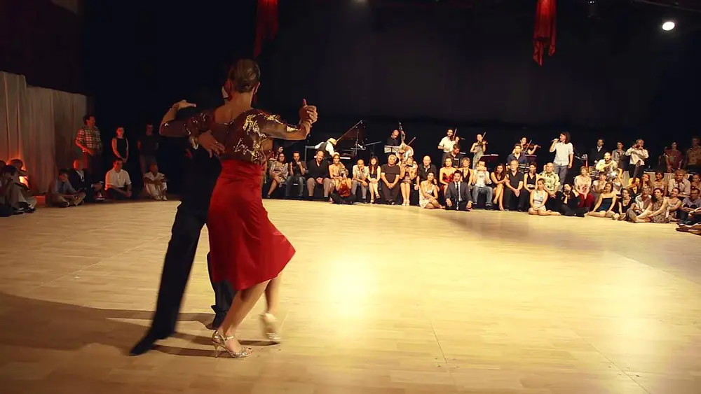 Video thumbnail for Rodrigo Rufino & Gisela Passi - 1/2 - Tango Roots - ¡Qué falta que me hacés! - Roulotte Tango.