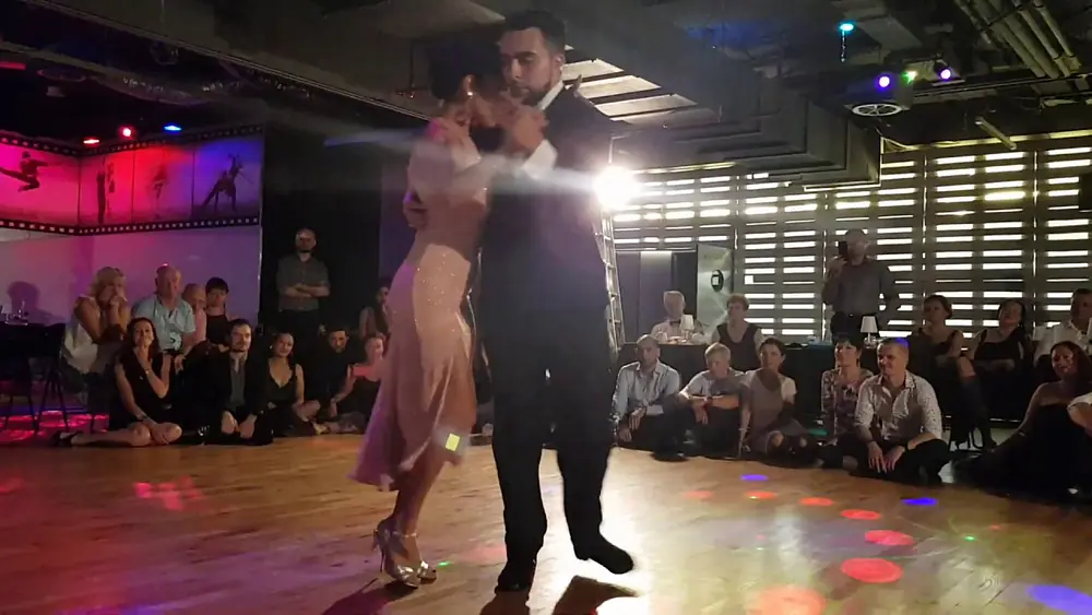 Video thumbnail for Clarisa Aragon & Jonathan Saavedra // Warsaw Tango Meeting 2019 3/5