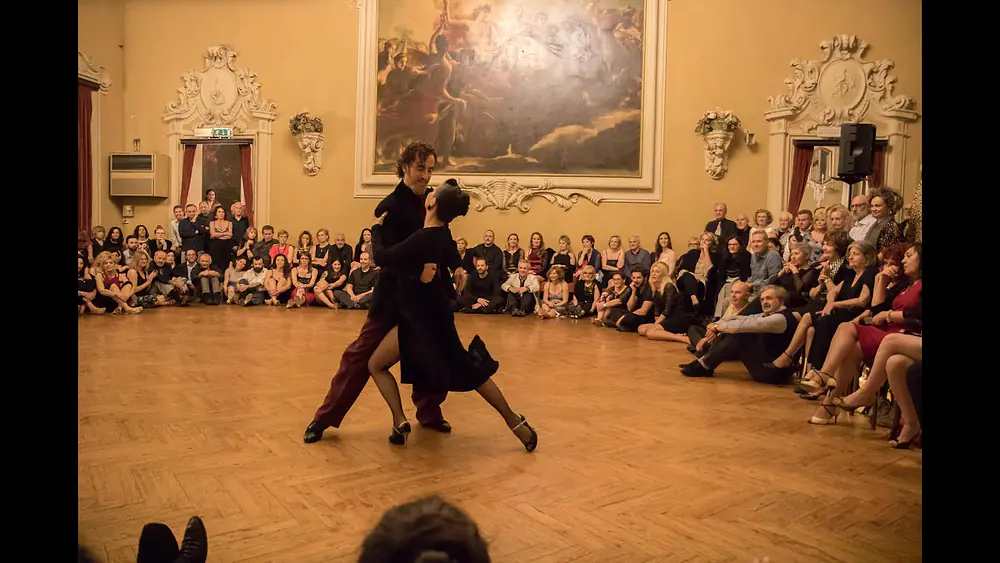 Video thumbnail for Pablo Veron & Cecilia Capello bailan en Forlí, Emilia Romagna, Italia, Mayo 2019, 3