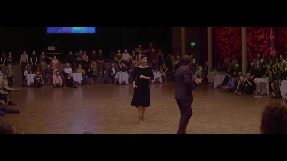 Video thumbnail for Mariela Sametband y Guillermo Barrionuevo bailan "De punta a punta" por Donato en Basel
