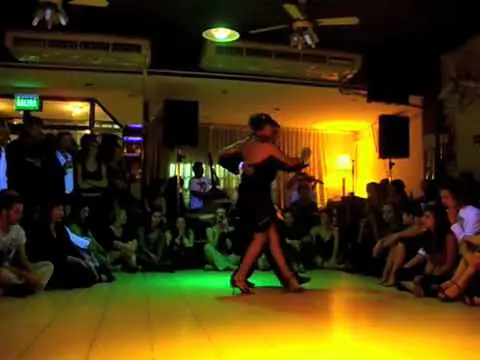 Video thumbnail for Sebastián Achával y Roxana Suárez bailando un tango en Milonga 10 con Sexteto Milonguero