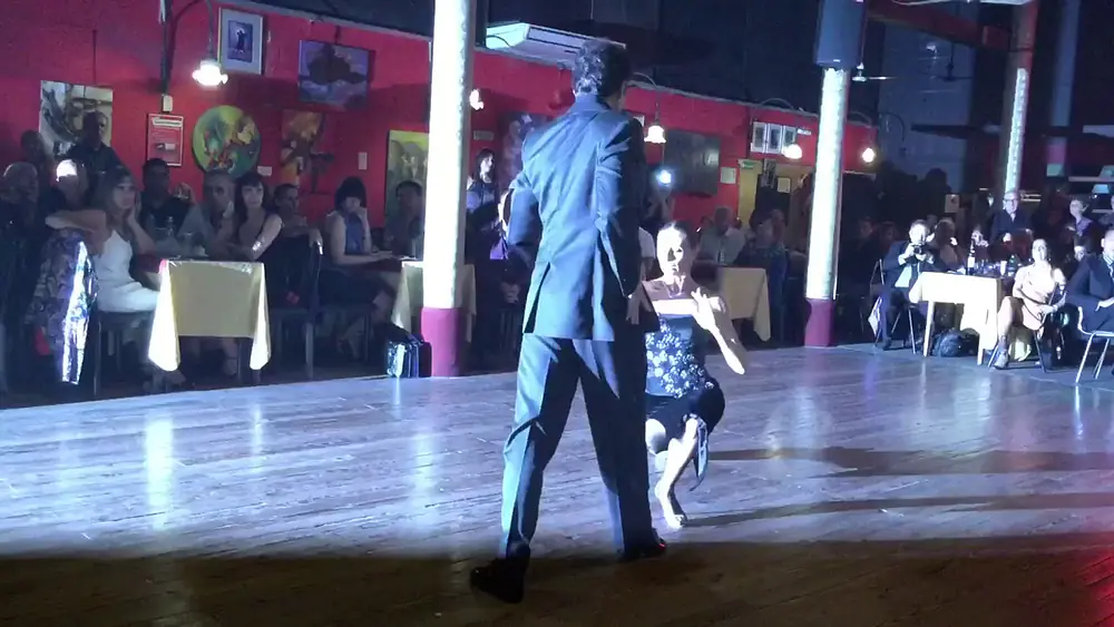 Video thumbnail for Martin La Bruna y Andrea Bestvater bailan un Tango "A Los Amigos" de Osvaldo Pugliese