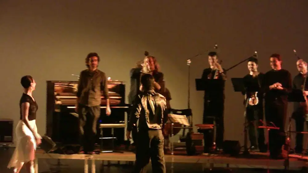 Video thumbnail for Maria Filali et Fausto Carpino dansent avec l' orchestre Silencio
