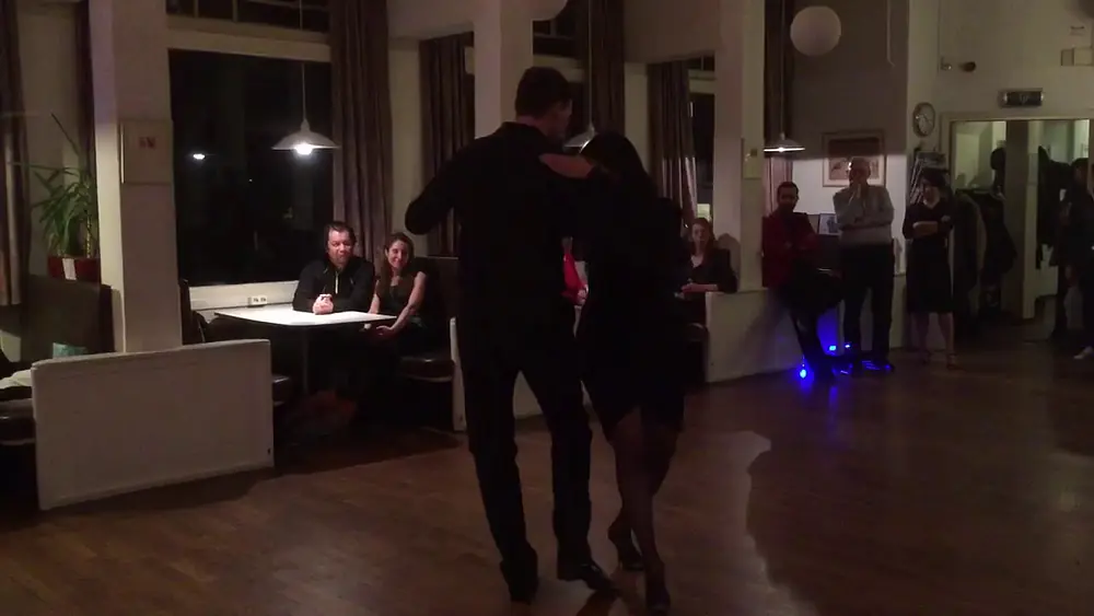 Video thumbnail for Kersten y Ruth bailan „Trago Amargo“ un tango de Juan d‘Arienzo
