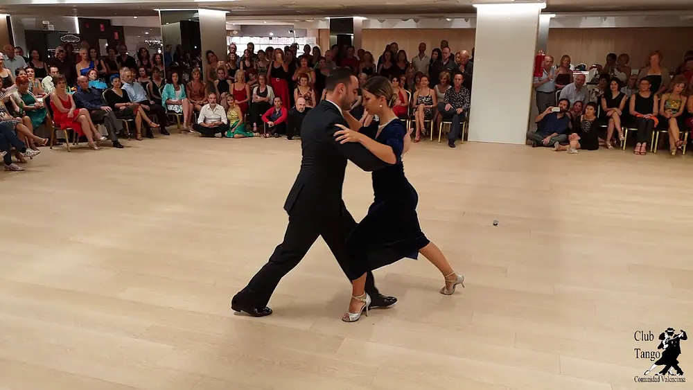 Video thumbnail for Stephanie Fesneau & Fausto Carpino  XVII Encuentro Internacional Tango Valencia 2019 1/3