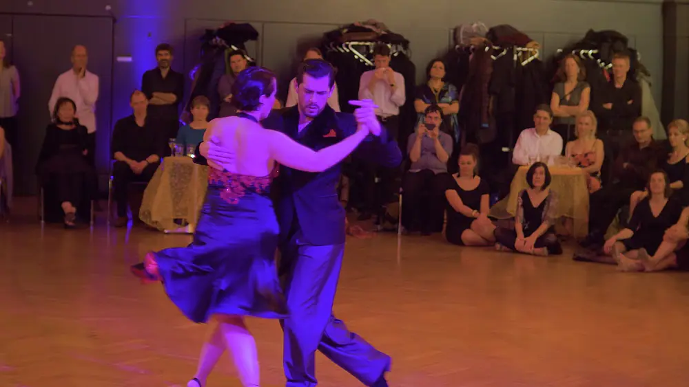 Video thumbnail for Corina De la Rosa y Alejandro Andrian bailan "Estrella" por Biaggi en Basel
