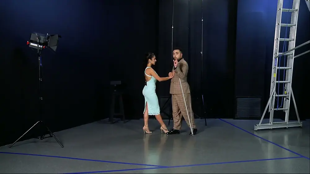Video thumbnail for Preview "The Tango Walk” by Clarisa Aragón & Jonathan Saavedra