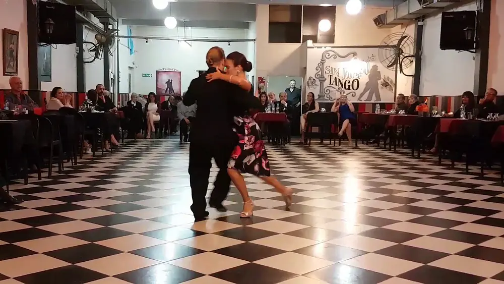 Video thumbnail for Riccardo Pagni y Giulia Del Porro - Sin Rumbo, la Catedral del Tango - Buenos Aires 18/08/2017 - 2/3