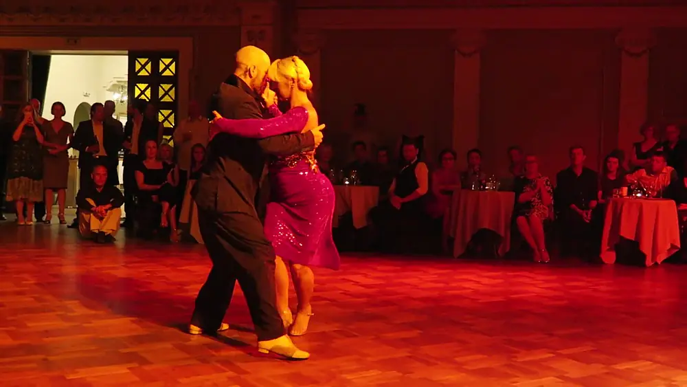 Video thumbnail for Alejandra Mantinan y Mariano Otero en "El abrazo de riga" VII Festival Internacional de Tango 2019