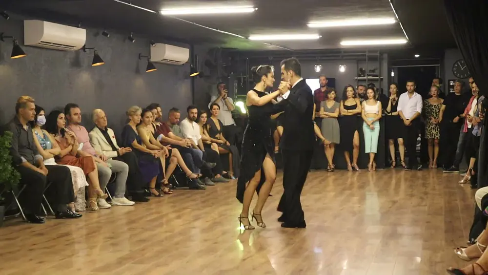 Video thumbnail for Alper Maşalı & Buket Akdol 2/4 Rodolfo Biagi - Estrella Tango La Vida Golden Nights