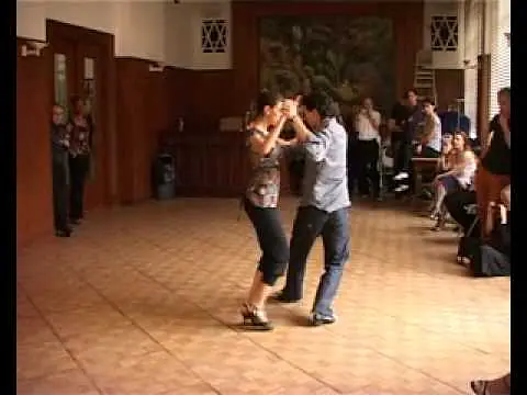 Video thumbnail for Gustavo Rosas y Gisela Natoli.Demo Clases en Couleurs Tango Festival 2009.