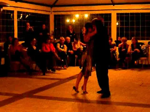 Video thumbnail for Gerardo Quiroz e Silvia Carlino   (Giulianova capodanno 2010)  1°