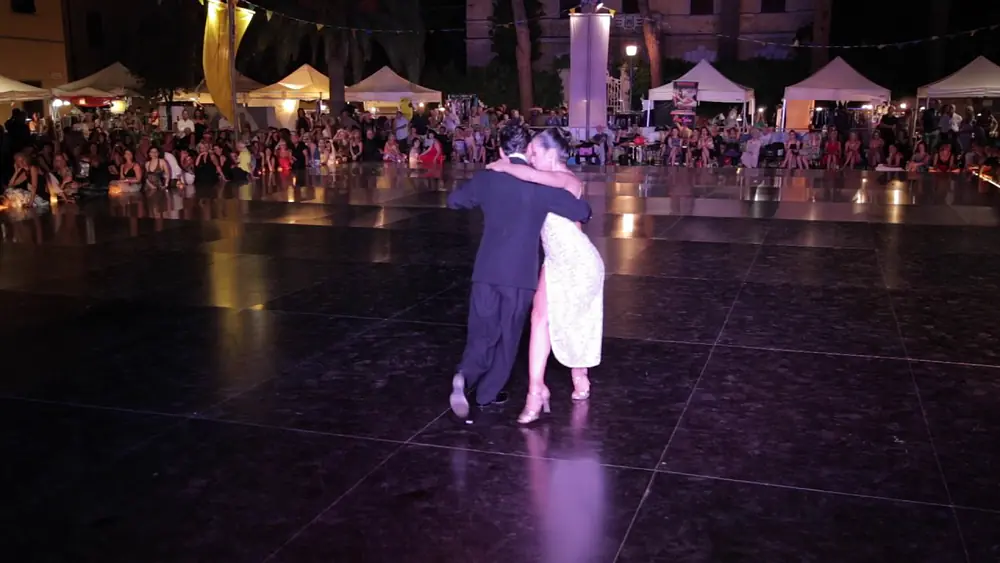 Video thumbnail for Yanina Quiñones & Neri Piliu - Elba Tango Festival 2015 - La Bruja J. D'Arienzo - by A.