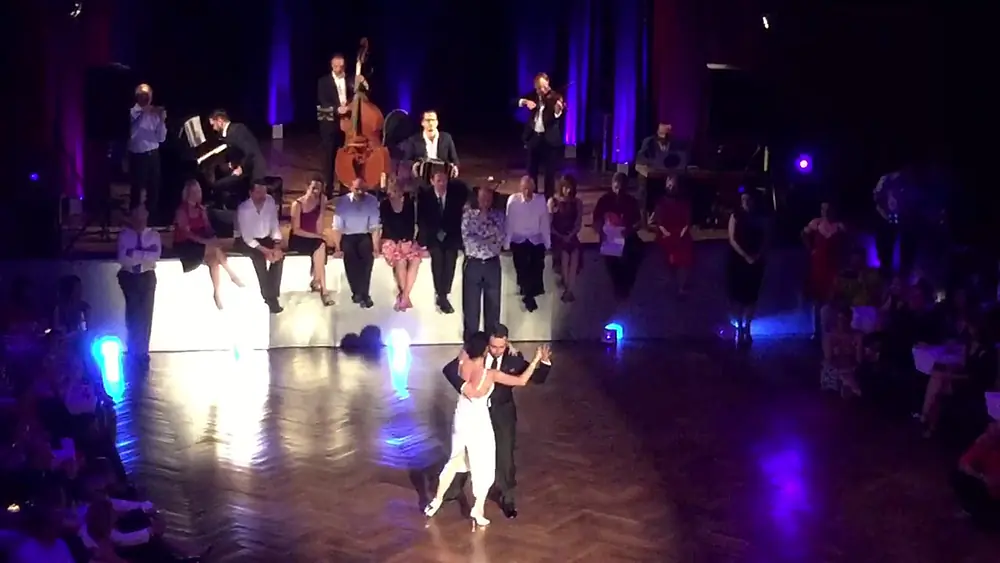 Video thumbnail for Jonatan Saavedra y Clarisa Aragon mit Solo Tango Orchestra