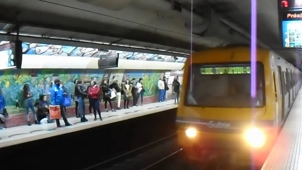 Video thumbnail for Tren en la estación José Hernández, Subte de Buenos Aires