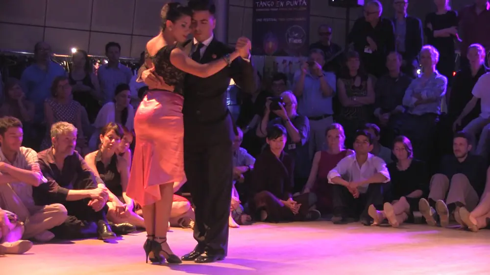 Video thumbnail for Roxana Suarez et Sebastian Archaval dansent sur le tango No Nos Veremos Nunca