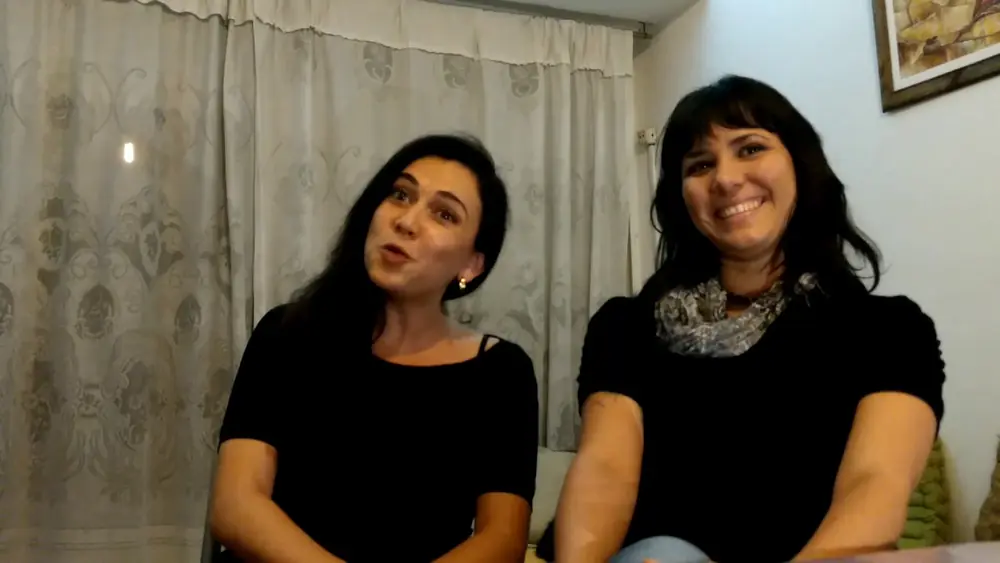 Video thumbnail for María Anaís Hernández. Organizadora. Fotógrafa, y Erika Urrutia Onel. Bailarina. Entrevist de Farol.