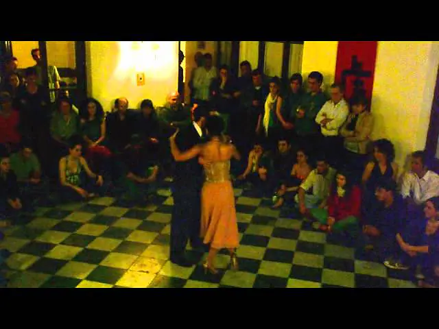Video thumbnail for Corina Herrera y Leo El Pibe Pankow bailan en Milonga El Tigre y El Dragón 3 de 4