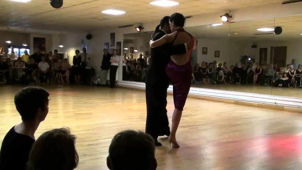 Video thumbnail for Amanda et Adrian Costa @Tango Tango 1/4