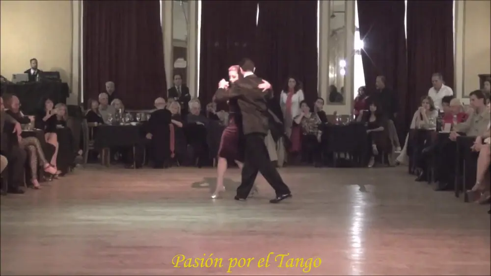 Video thumbnail for CAROLINA COUTO y EMANUEL LEDESMA Bailando el Tango QUE DIOS TE AYUDE en YIRA YIRA MILONGA