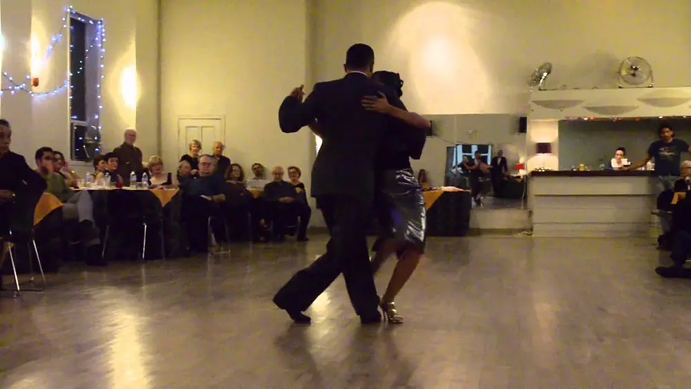 Video thumbnail for Frank Obregon y Jenny Gil bailan el Tango Indiferencia en Toronto - Canadá