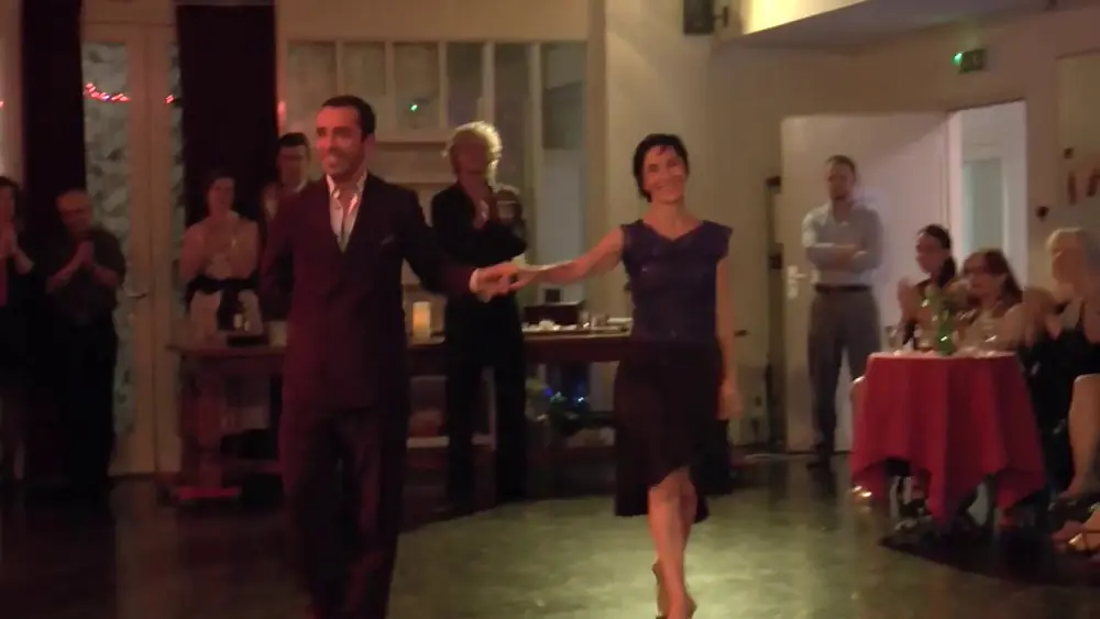 Video thumbnail for Roberto Leiva & Maricel Gomez in Academia de Tango (4) "Lo Vi En Tu Ojos" Or.Tipica Victor