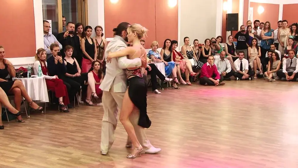 Video thumbnail for Gianpiero Galdi y Nadia Hronidu - Tango Cazino 2013 - 1/4