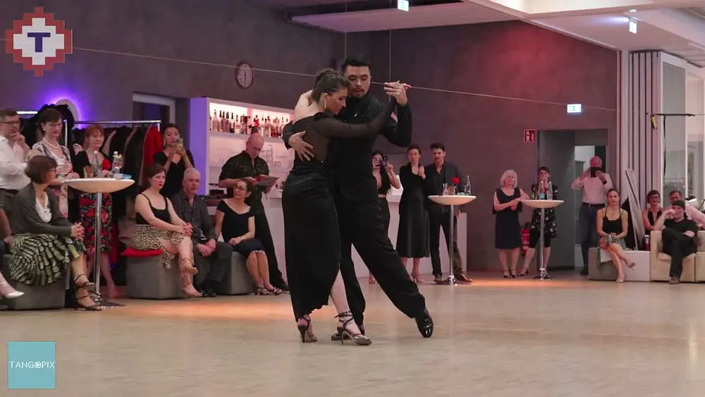 Video thumbnail for Tekla Gogrichiani & Julio Saavedra dance Juan D'Arienzo - Magdala