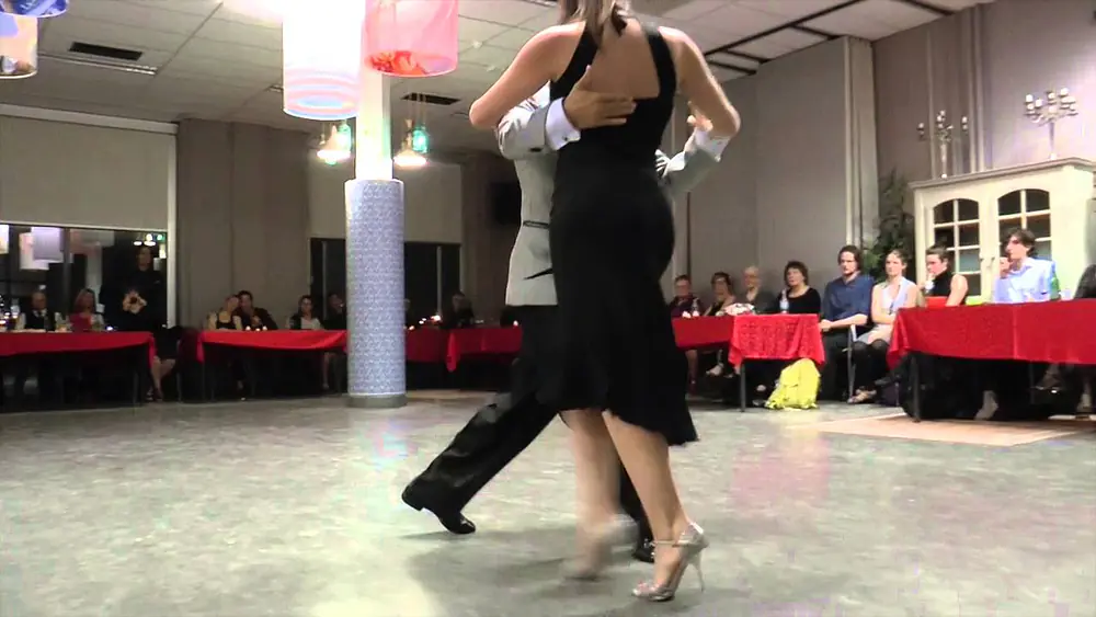Video thumbnail for Juan Martin Carrara y Stefania Colina in Tango Si (1) 'Vuelve Amor' F. Salamanca