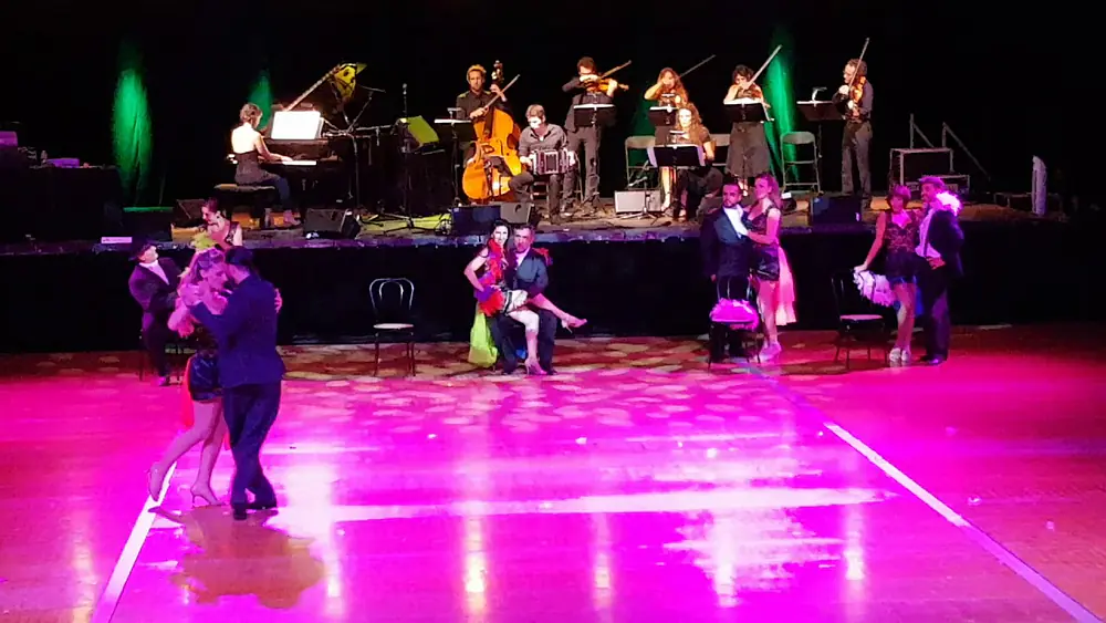 Video thumbnail for Rodrigo Rufino & Gisela Passi ❤ Spectacle Siglos de Tango - Orquesta Silbando @Tarbes en Tango 2018