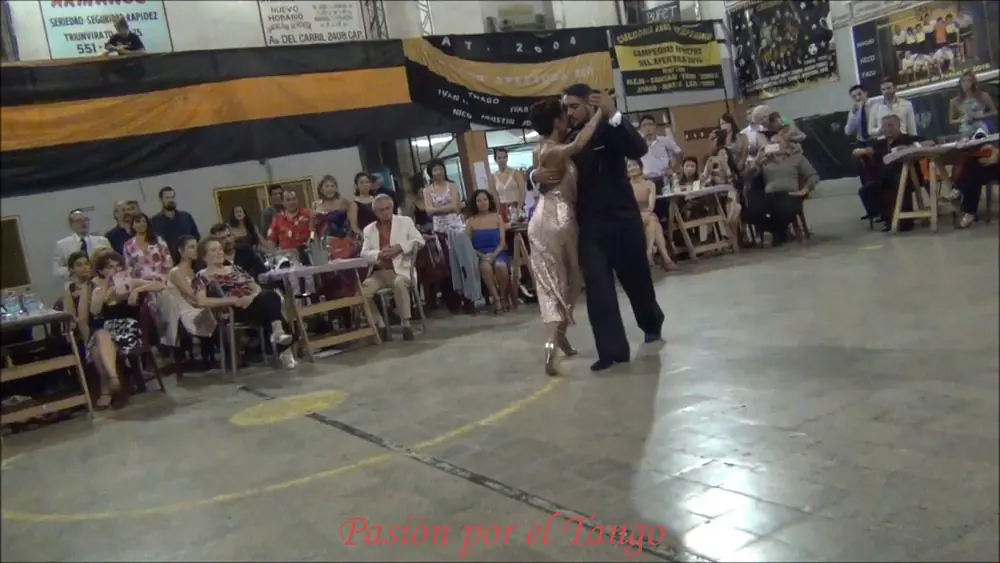 Video thumbnail for LUCIANA ARREGUI y ANDRÈS LAZA MORENO Bailando la Milonga MILONGA QUERIDA en LA MILONGA DEL MORAN