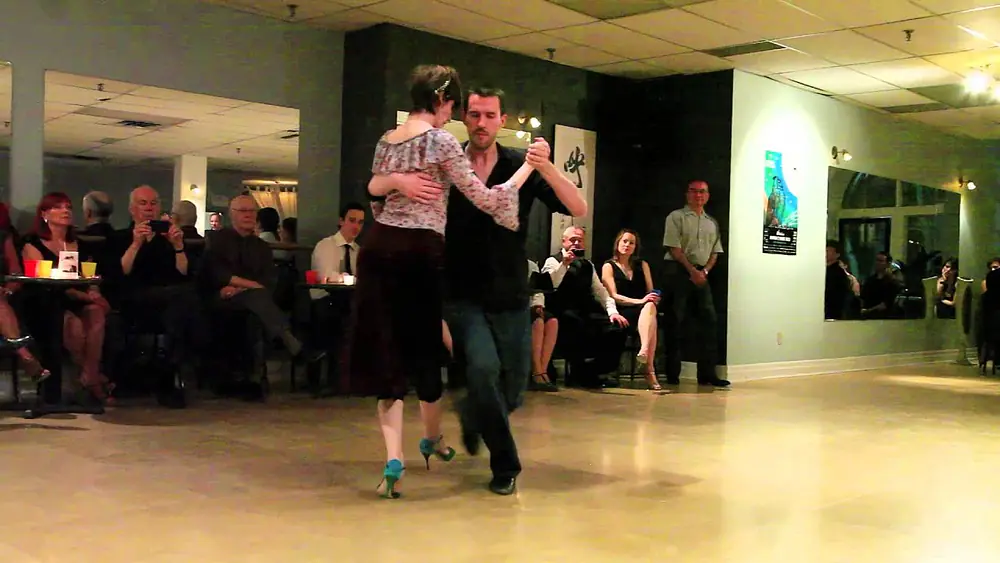 Video thumbnail for Evan Griffiths et Rebecca Shulman, "Ensuenos" (tango). (2de2)