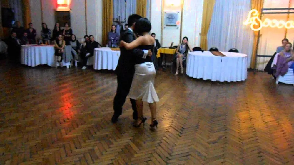 Video thumbnail for Krishna Olmedo y Esmeralda García en La Sooocial (Vals)