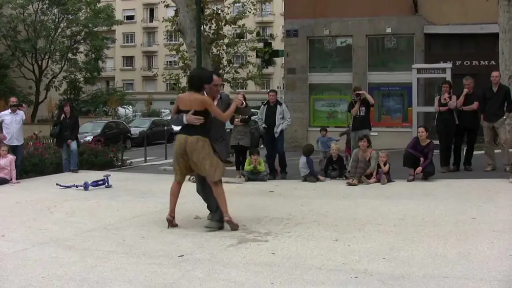 Video thumbnail for Moira Daloia et Esteban Moreno dansent le tango Tigre Viejo