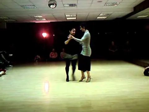 Video thumbnail for Anne-Sophie Ville & Maria Glotz tango improvisation