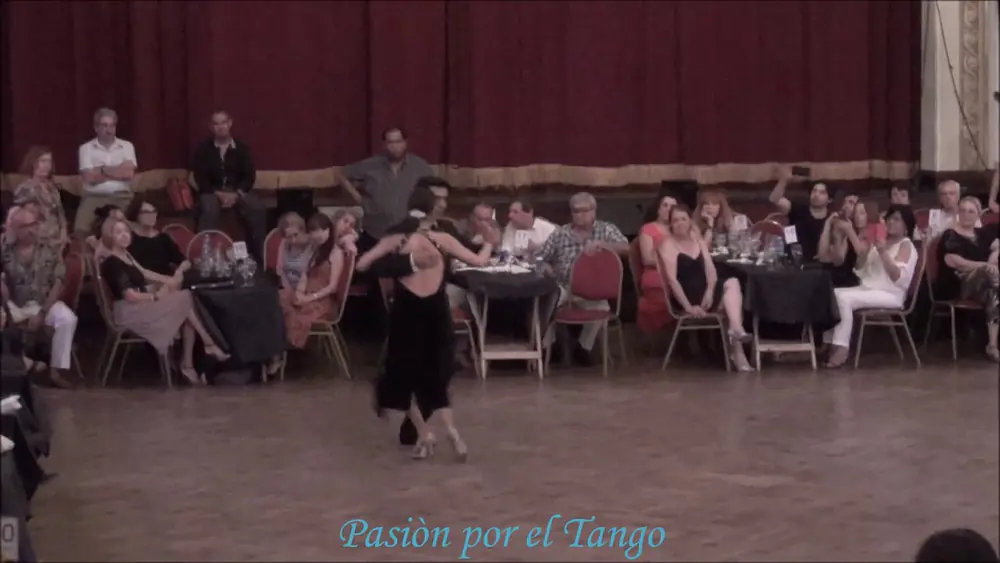 Video thumbnail for ALEJANDRA ARMENTI y DANIEL JUAREZ Bailando el Tango ESTA NOCHE DE LUNA en LA MILONGUITA