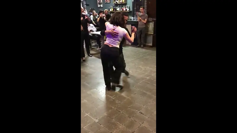 Video thumbnail for Flora Benedetti e Gonzalo Risso lezione di tango vals