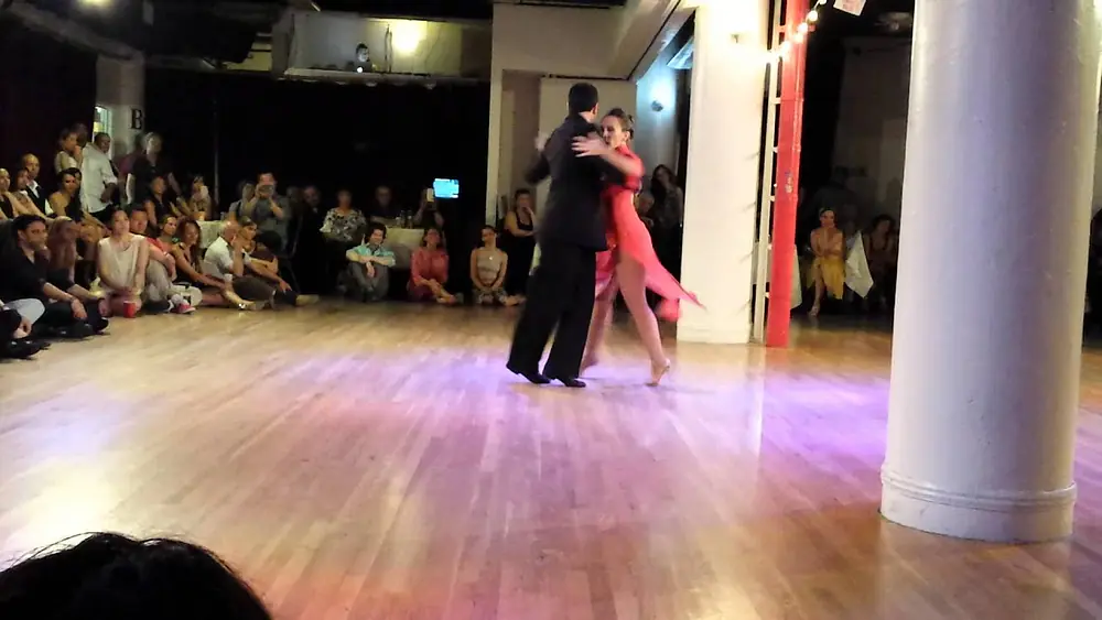 Video thumbnail for Argentine tango: Laila Rezk & Leandro Oliver - Francia