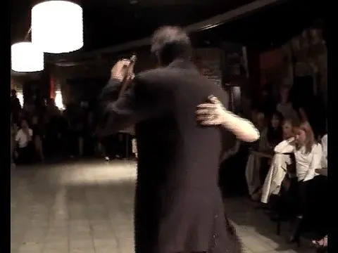 Video thumbnail for Ernesto y Stella Baez bailan en la milonga de Ana y Luis 4