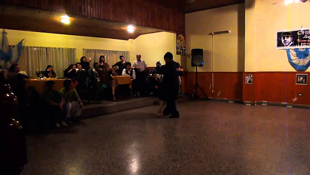 Video thumbnail for Julieta Qüesta y Rauli Choque "Cantor de barrio" en Milonga Chiqué Bariloche