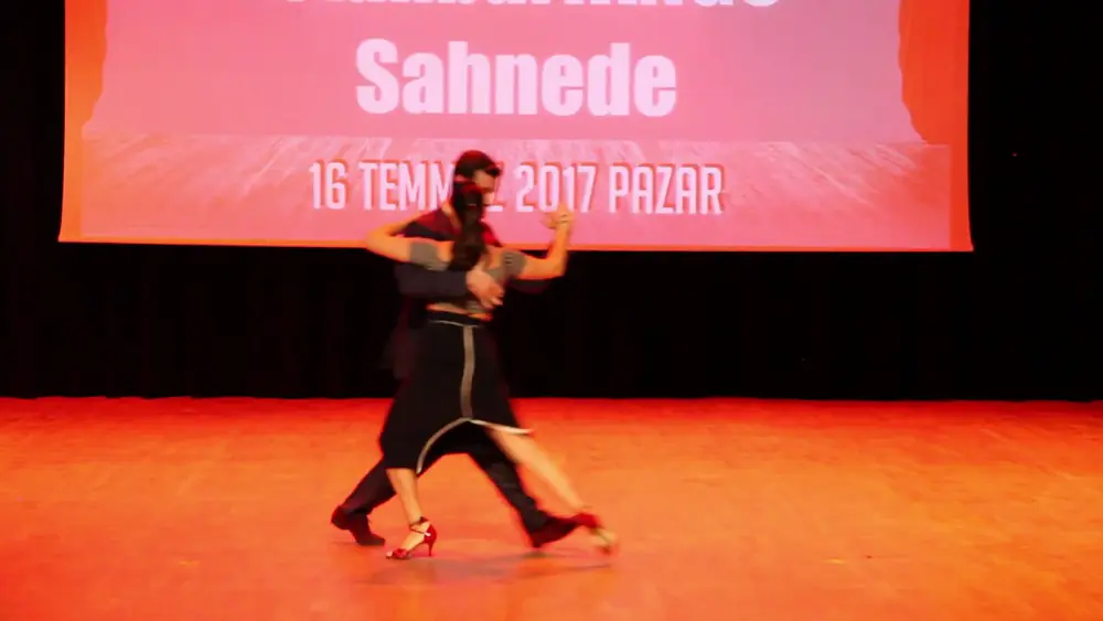 Video thumbnail for İstanbulTANGO Sahnede | Burak Öncel & Taclan Özüm Erk