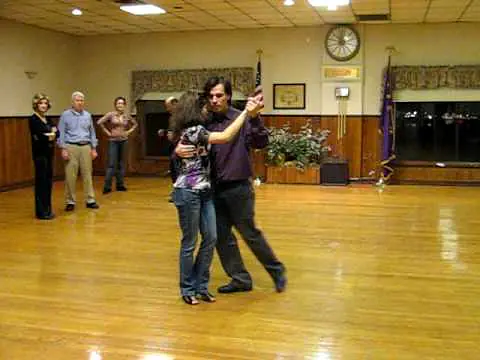 Video thumbnail for Excerpt from Argentine tango lesson taught by Diego Blanco and Ana Padron