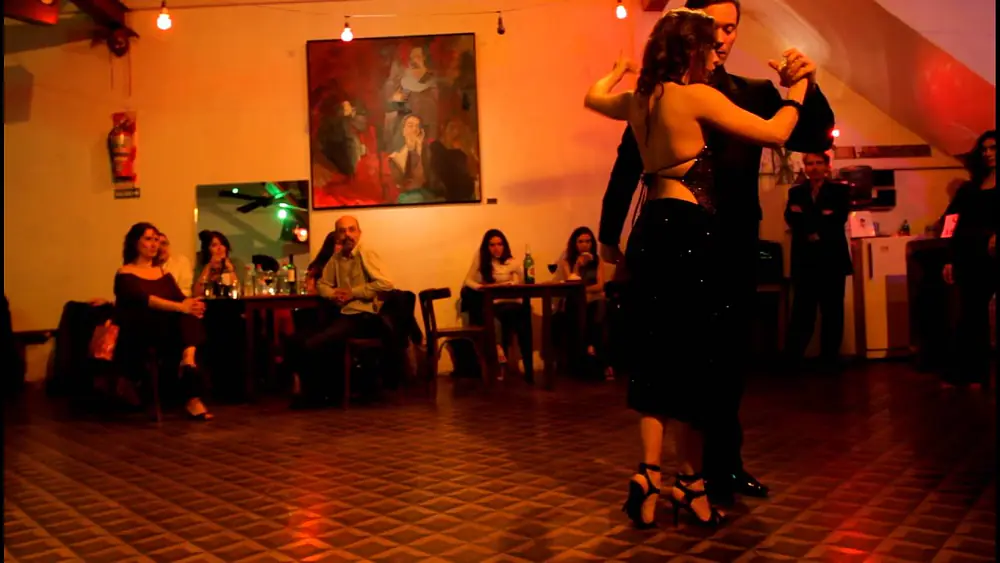 Video thumbnail for Vladimir Khorev y Sabrina Tonelli bailan Los mareados (Aníbal Troilo)
